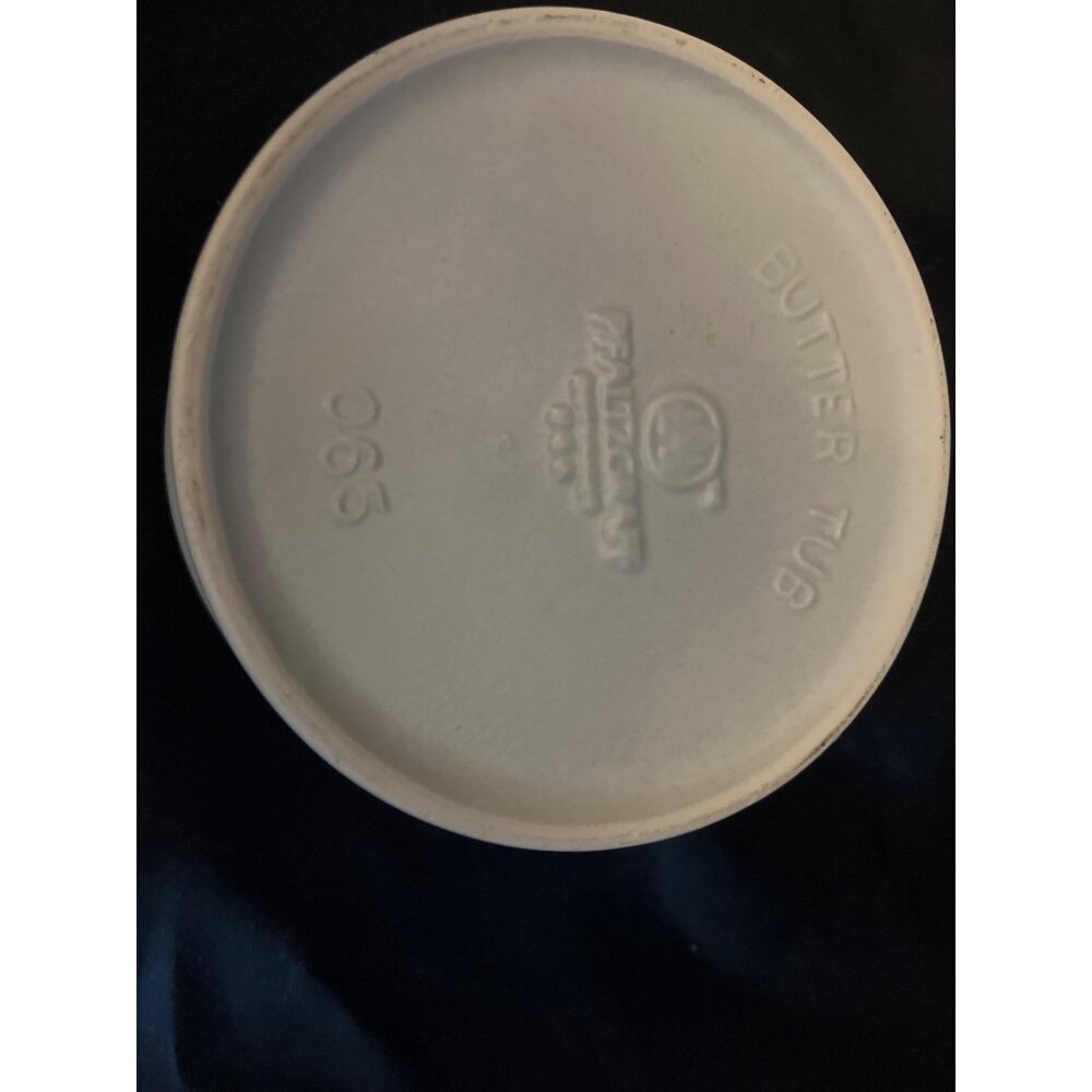 Pfaltzgraff Yorktown Cream Pitcher & Covered Butter Crock Set of 2 - Picture 9 of 10